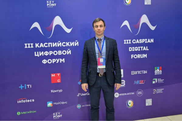 A university staff member at the III International Caspian Digital Forum