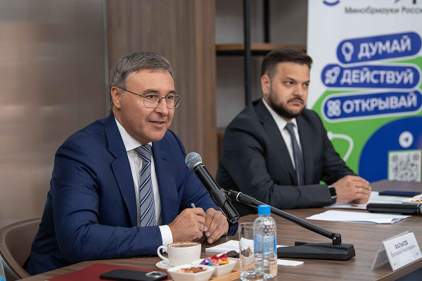 A university graduate and winner of the "Intern of the Ministry of Education and Science of Russia" project met with Valery Falkov, Minister of Science and Higher Education of the Russian Federation