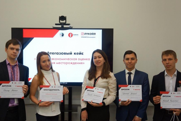 Gubkin University students compete in solving the case “Technical and economic assessment of the field development”