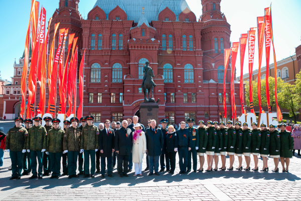 Gubkin University delegation laid flowers at the Tomb of the Unknown Soldier